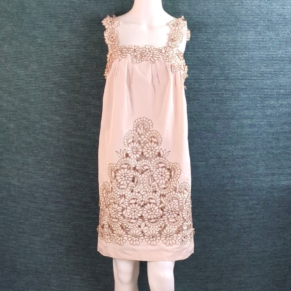 BCBGMaxAzria Dresses & Skirts - BCBGMaxAzria Cute Flowery Summer Dress!